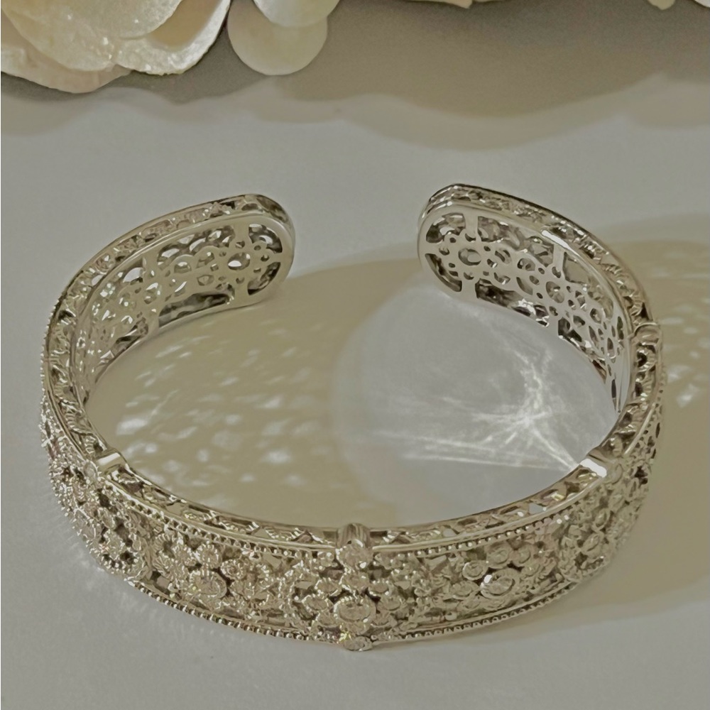 Judith Ripka large cuff bracelet - Picture 6 of 9